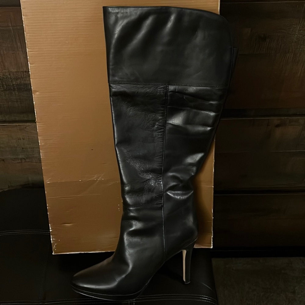 Great addition to your fall/ winter ensembles.